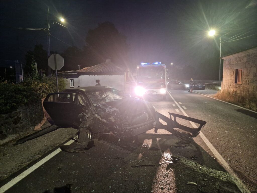 Amares: violento acidente na reta de lago 8 Amares: violento acidente na reta de lago