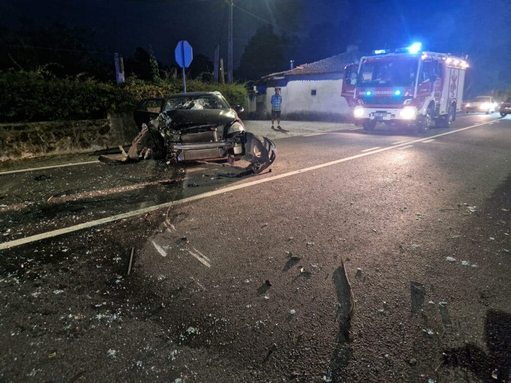 Amares: violento acidente na reta de lago 6 Amares: violento acidente na reta de lago