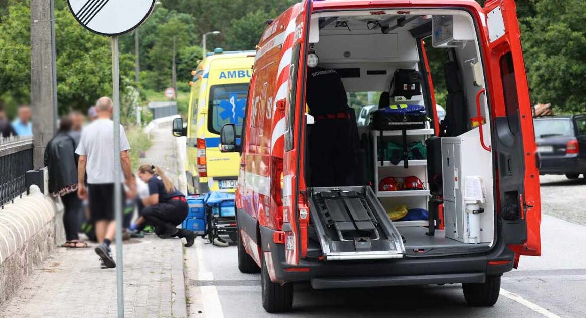 Jovem ferido após perder o controlo da mota e embater num carro em fafe