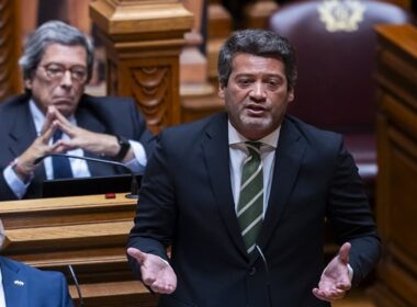 Chega acusa ps e psd de destruir a democracia