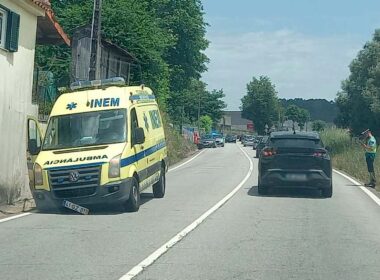 Bombeiro ferido após colisão na póvoa de lanhoso