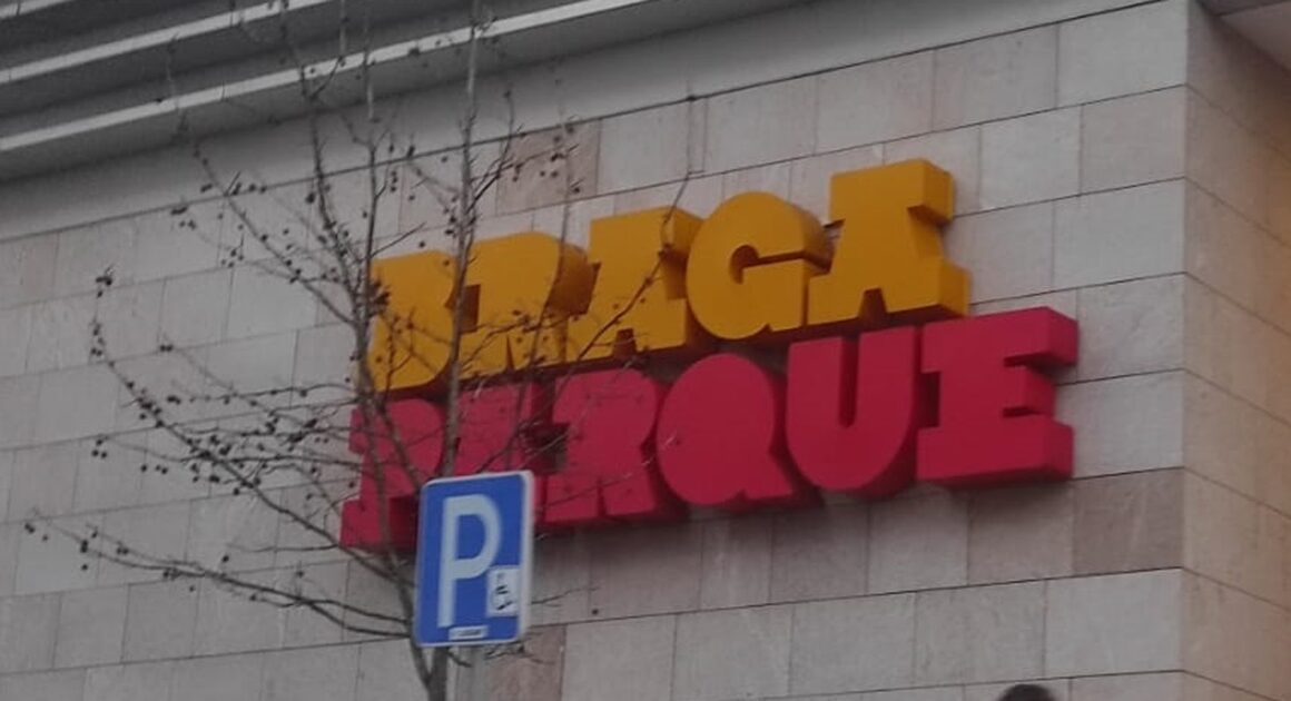 Duas mulheres apanhadas a furtar no braga parque