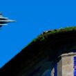Caças da f-16 da força aérea escoltam avião sob ameaça de bomba a bordo