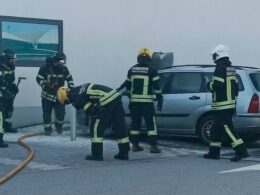 Carro arde em frente ao lidl em viana do castelo