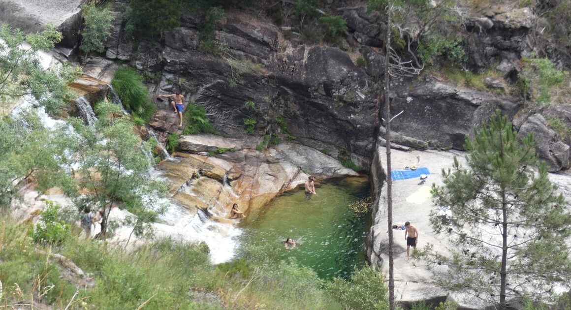 Gerês: cascata do tahiti sempre com grande afluência apesar das obras