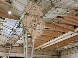 Coração de viana 'gigante' com 4 metros e 80 kg brilha em feira internacional