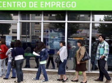 Número de desempregados inscritos nos centros de emprego cai 3% em maio
