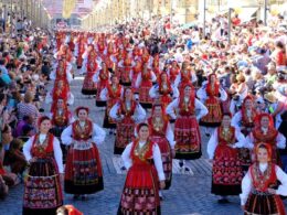 Mil mulheres querem desfilar na romaria d’agonia