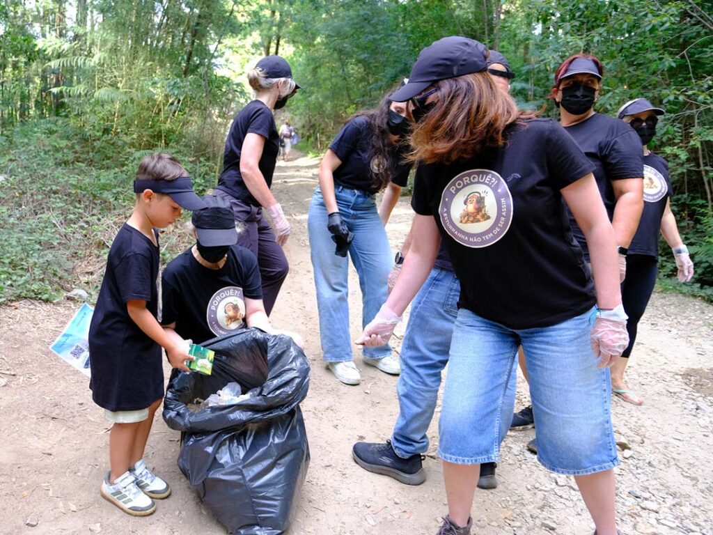 Voluntários limpam lixo em "paraíso secreto" que se tornou popular em viana do castelo 22 Voluntários limpam lixo em "paraíso secreto" que se tornou popular em viana do castelo
