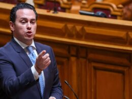 À segunda foi de vez. Filipe melo eleito vice-secretário da assembleia da república
