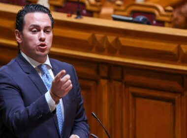 À segunda foi de vez. Filipe melo eleito vice-secretário da assembleia da república