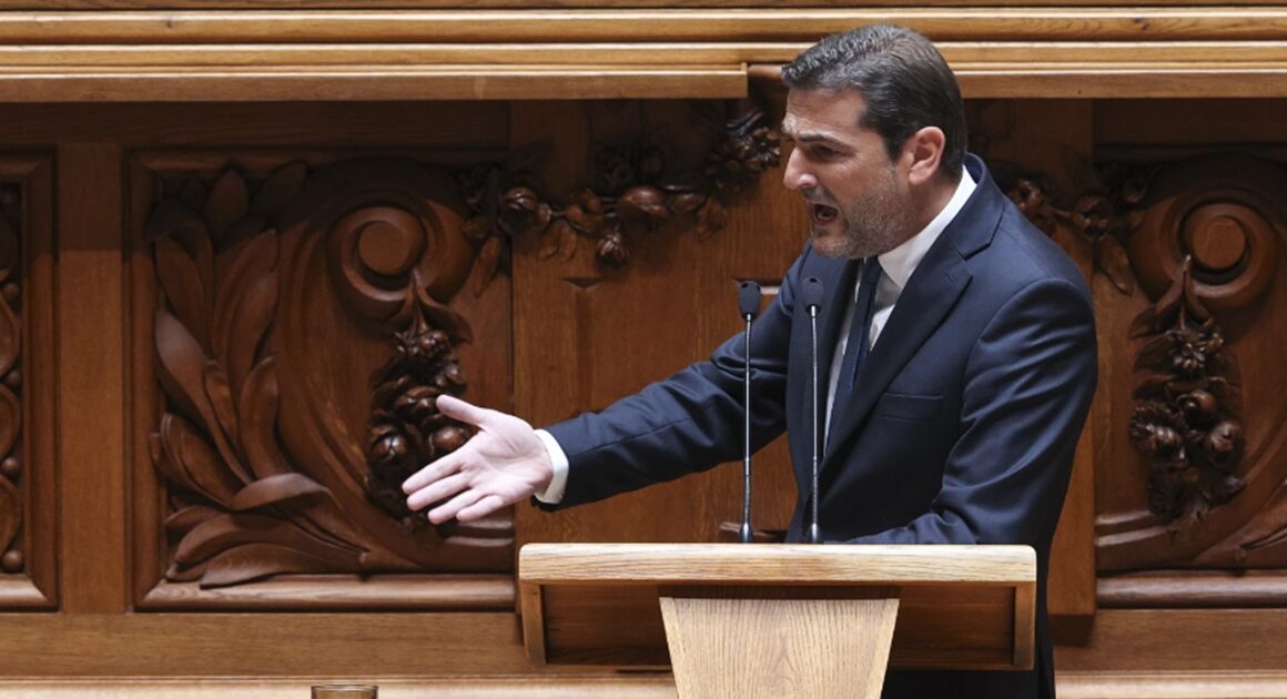 Psd confronta discurso contra “anti-tachos” de ventura com lugares externos do chega