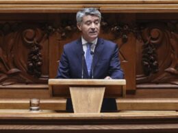 Carneiro questiona cenário macro e avisa que ps se opõe a cortes nos direitos e no estado social
