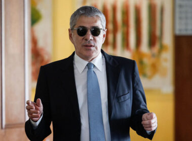 Sócrates apresenta queixa contra o estado por "lapso de escrita" que reavivou processo "morto"