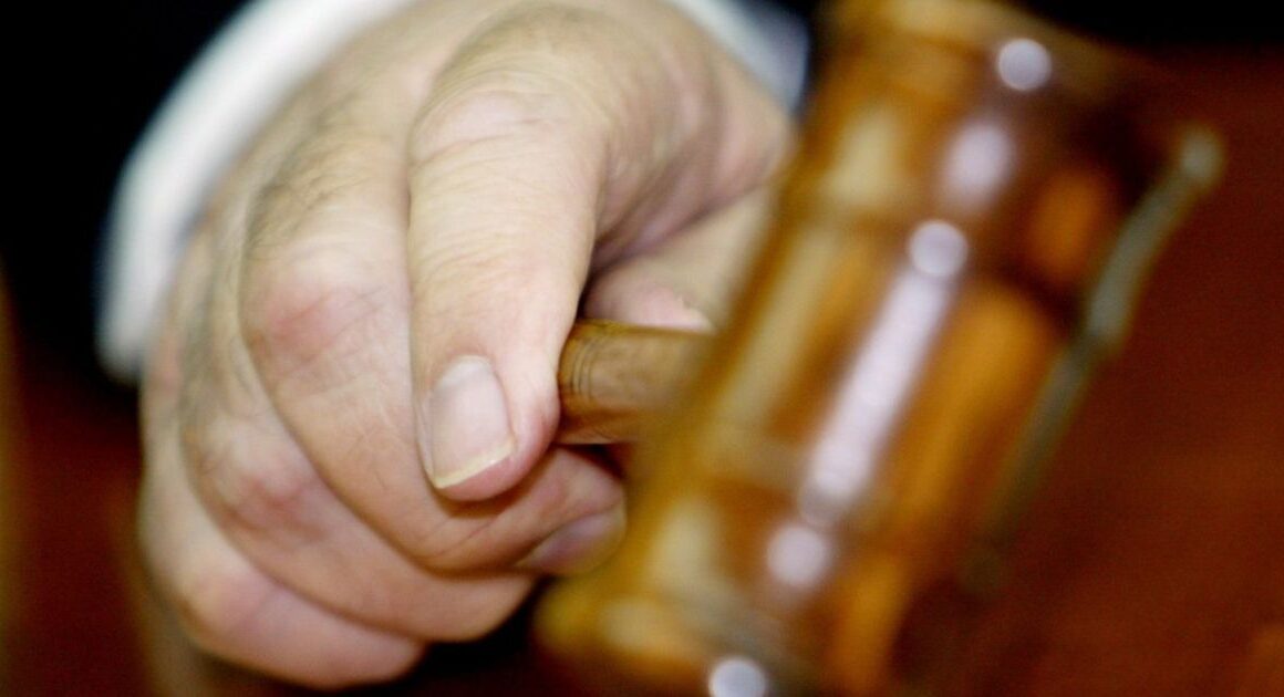 Demitido juiz que trabalhava para imobiliária de braga e tentou depositar 100 mil milhões de dólares