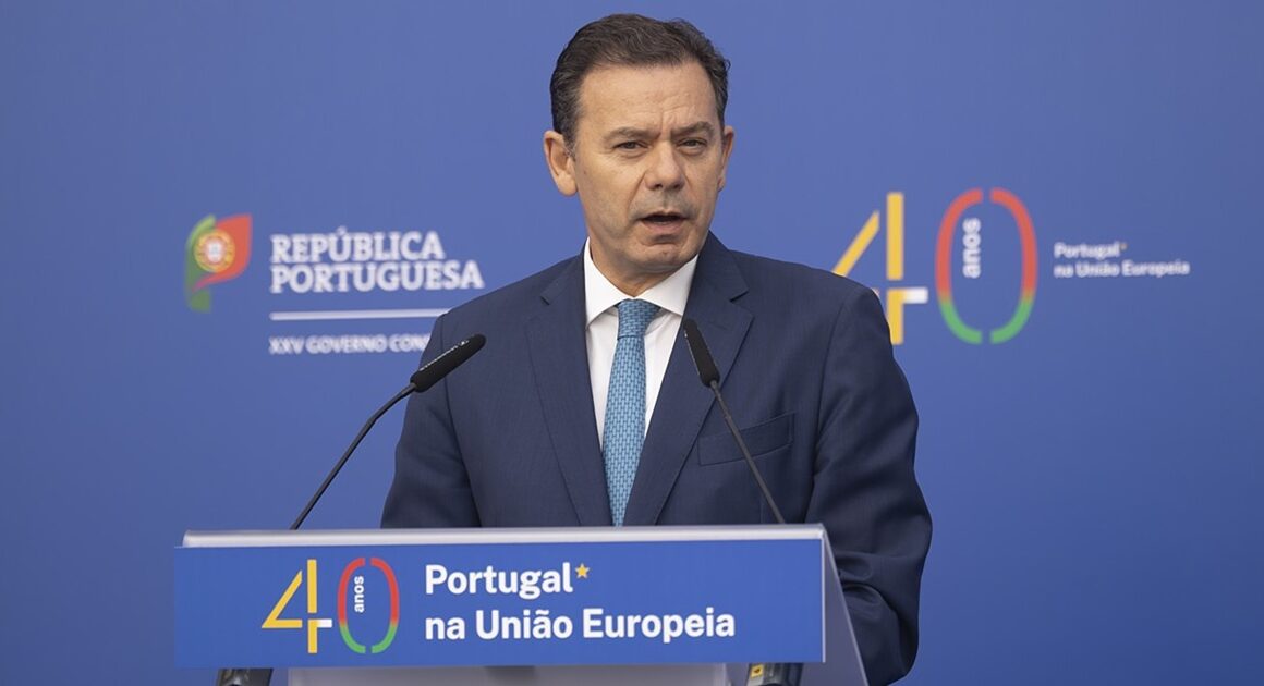 Montenegro promete salário mínimo de 1. 100 euros até final do mandato