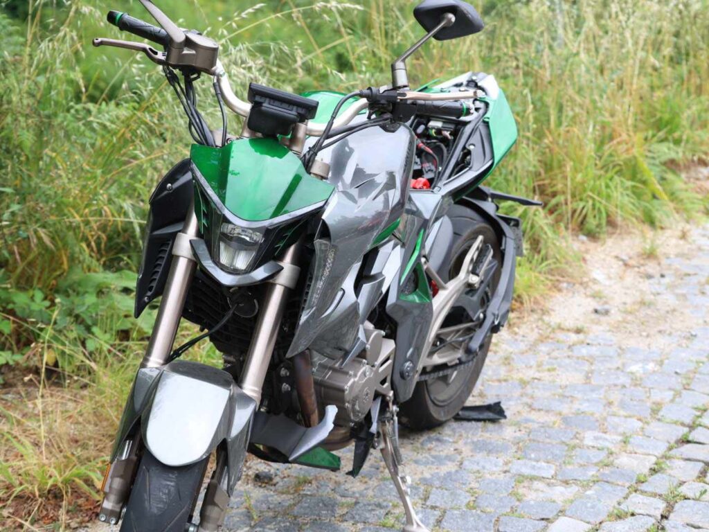 Jovem ferido após perder o controlo da mota e embater num carro em fafe 7 Jovem ferido após perder o controlo da mota e embater num carro em fafe