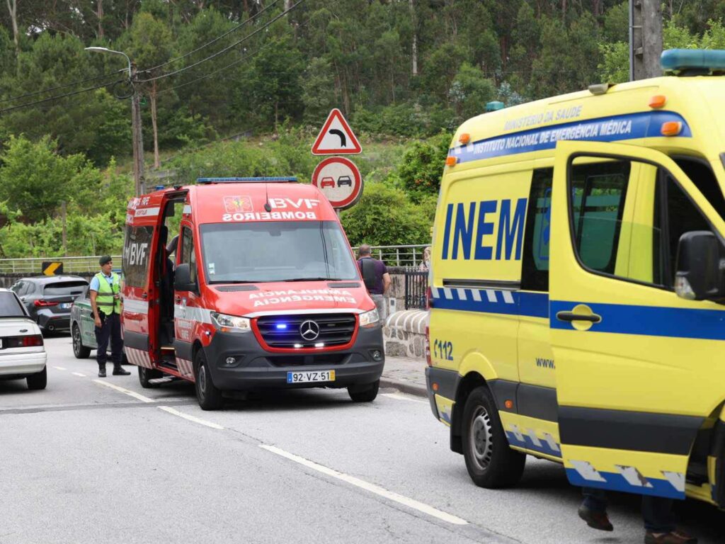 Jovem ferido após perder o controlo da mota e embater num carro em fafe 8 Jovem ferido após perder o controlo da mota e embater num carro em fafe