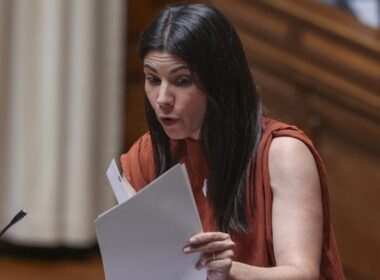 Mariana mortágua acusa executivo de "confusão entre reformar o estado e enfraquecê-lo"