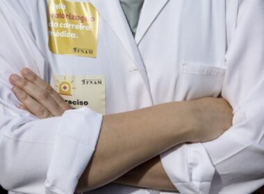 Deviam ter sido abertas cerca de mil vagas para médicos de família