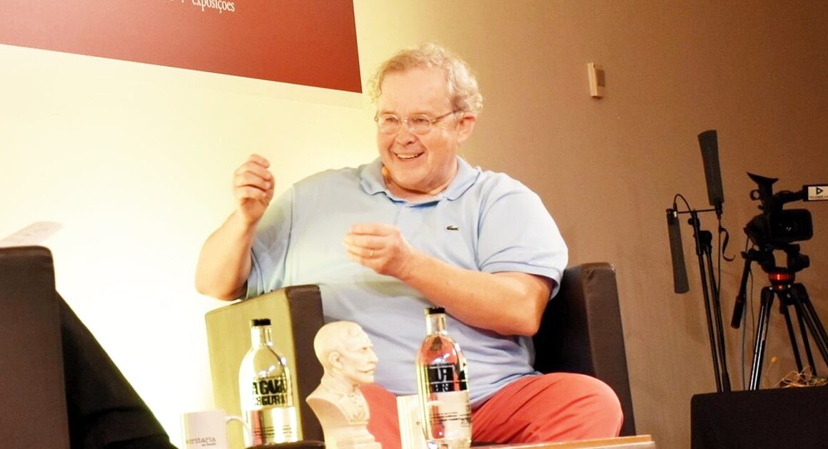 Miguel esteves cardoso na feira do livro de barcelos