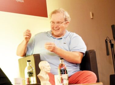 Miguel esteves cardoso na feira do livro de barcelos