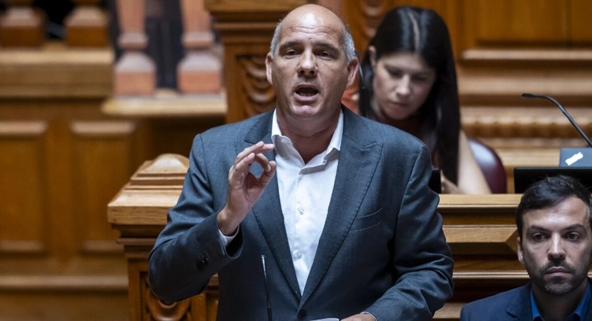 Pcp diz que programa do governo “cheira a troika”, montenegro critica "velho comunismo imobilista"