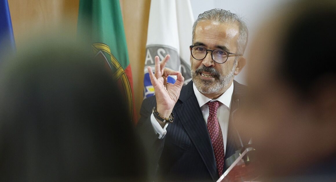 Governo determina encerramento temporário da embaixada portuguesa em teerão