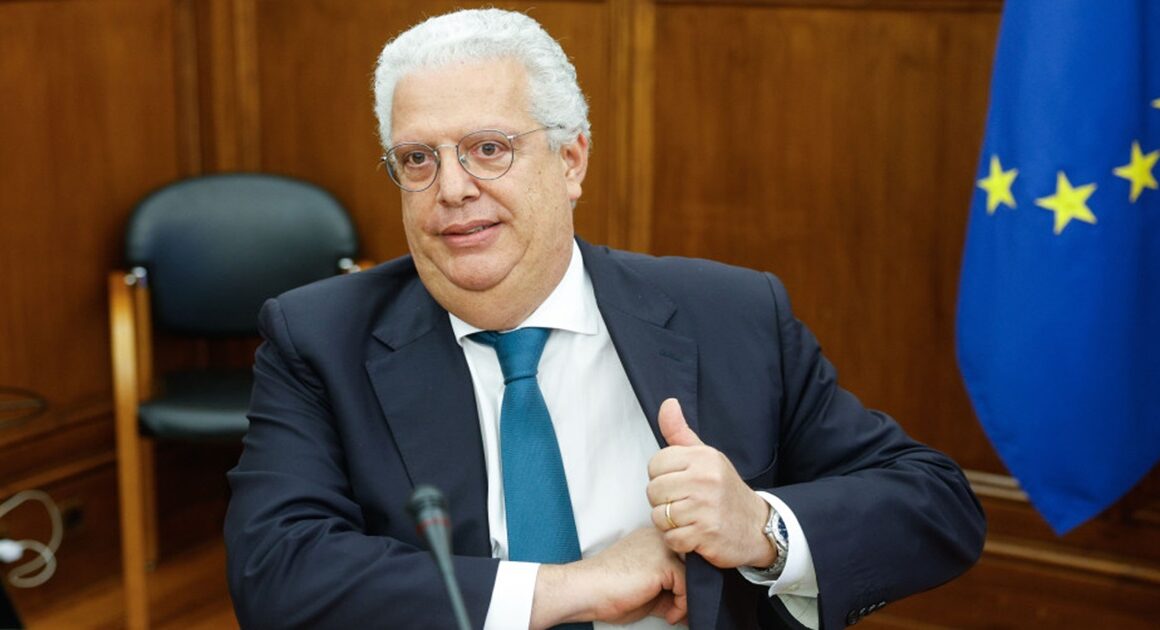 Ex-ministro da economia pedro reis renuncia ao mandato de deputado