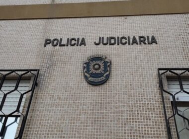 Vizela: jovem esfaqueia pais e foge