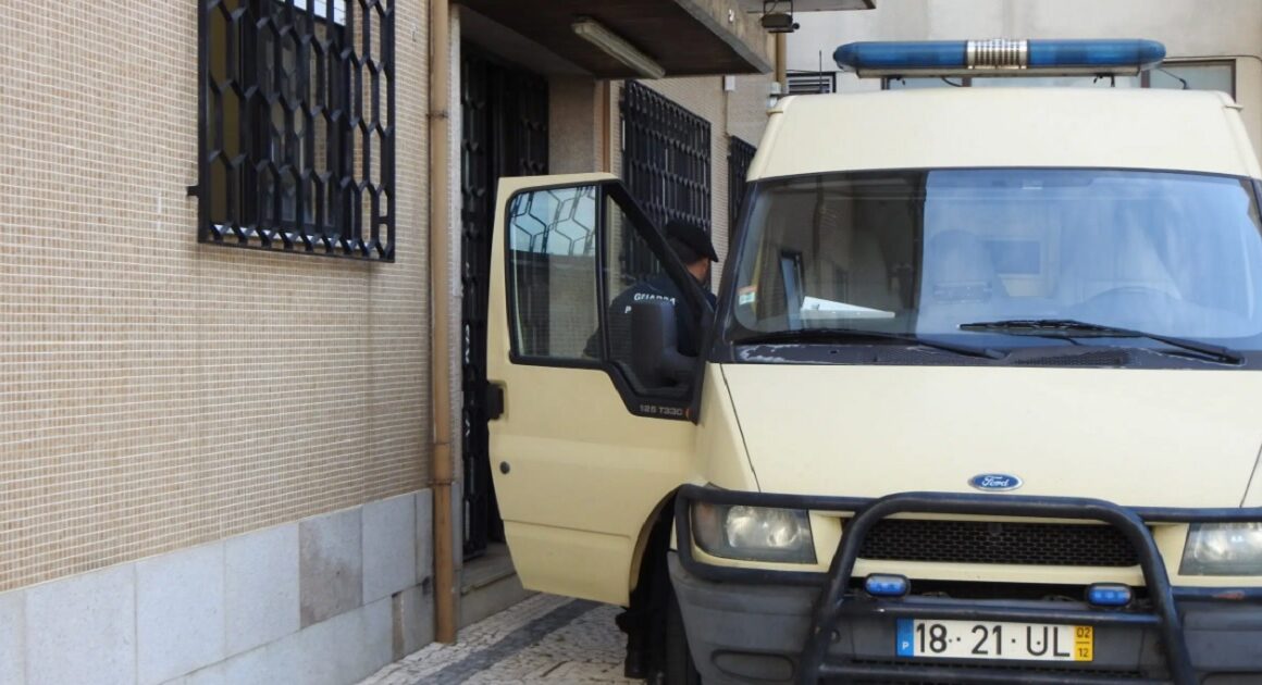Famalicão: foi a julgamento por violação de menor e acabou detido por novo abuso