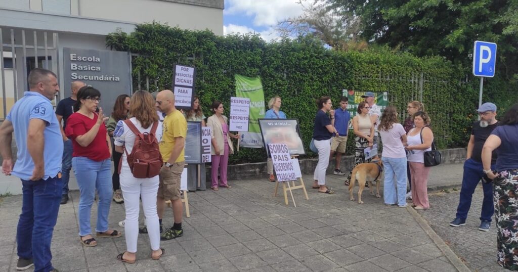 Escola de barcelos não renova matrícula de alunos autistas. Pais em protesto 7 Escola de barcelos não renova matrícula de alunos autistas. Pais em protesto