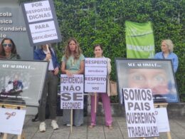 Escola de barcelos não renova matrícula de alunos autistas. Pais em protesto