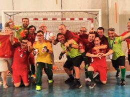 Seleção nacional de futsal para atletas com síndrome de down sagra-se bicampeã europeia