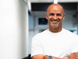 Silas é o novo treinador do farense