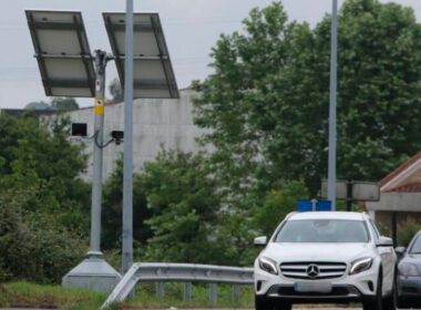 Já foi instalado na galiza um novo "super radar" que deteta também condutores ao telemóvel