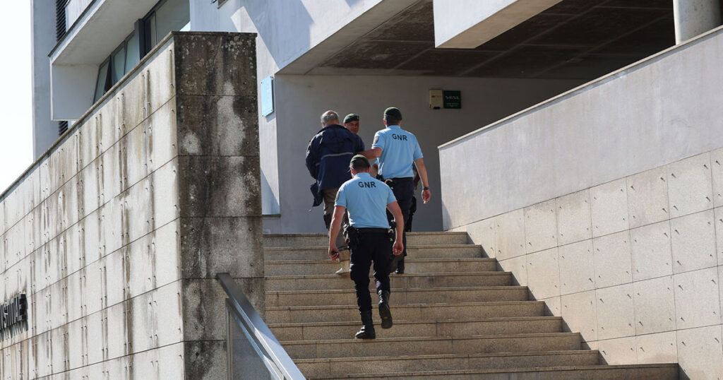 Arame farpado, ameaças e muitos explosivos. Aldeia de cabeceiras de basto em sobressalto 8 Arame farpado, ameaças e muitos explosivos. Aldeia de cabeceiras de basto em sobressalto