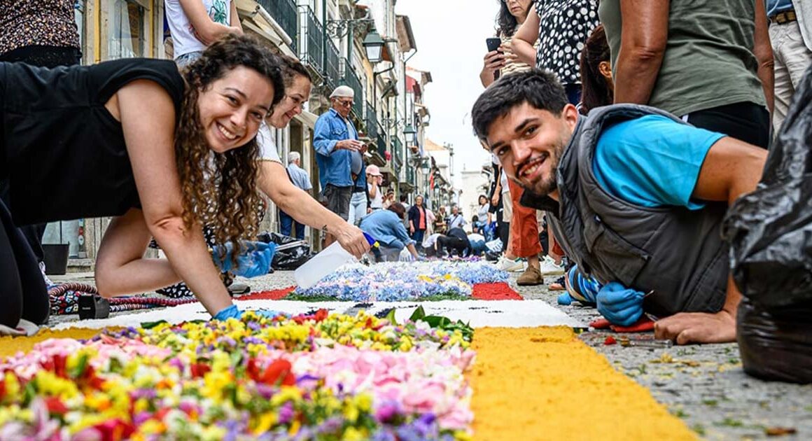 Centenas embelezam ruas de viana do castelo com tapetes de flores
