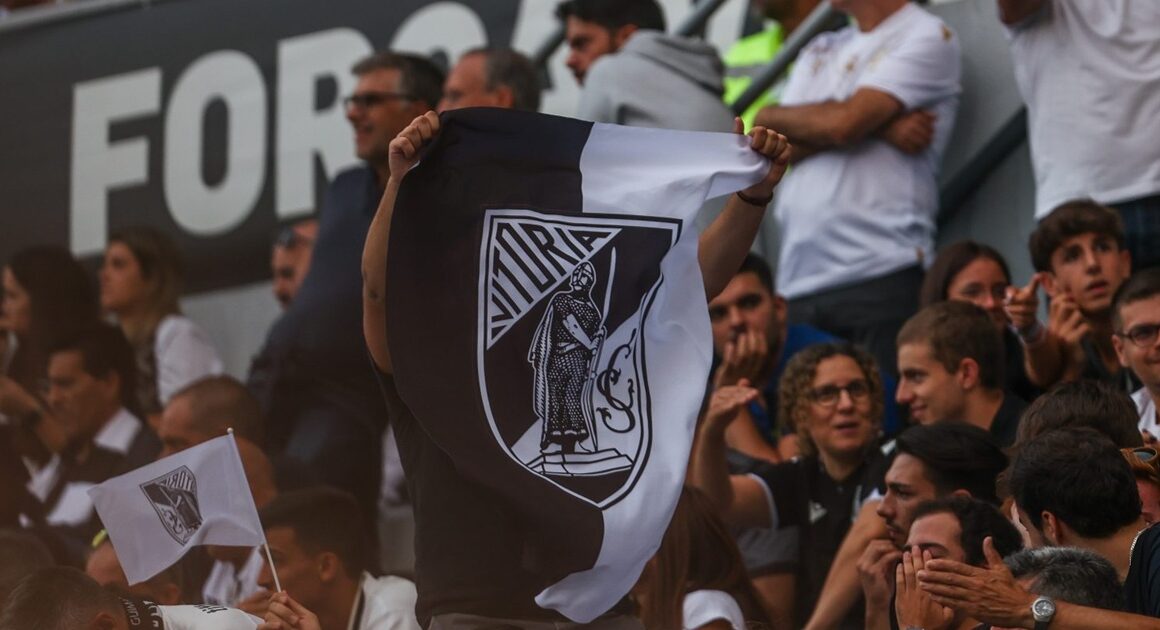 Vitória regressa na terça-feira e disputa nove jogos de pré–época