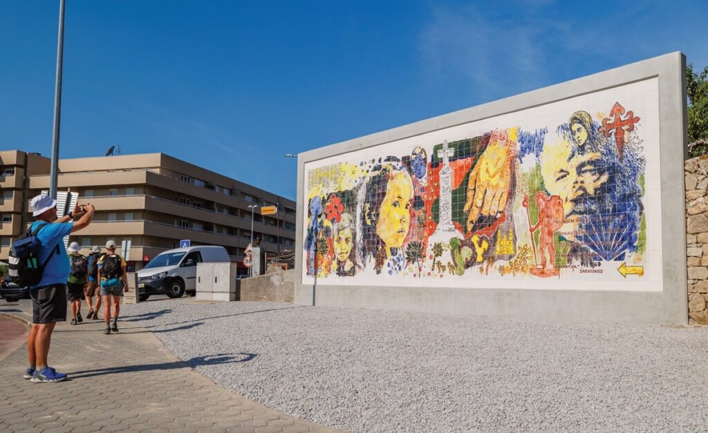 Há um novo mural com 1. 197 azulejos no caminho de santiago em barcelos