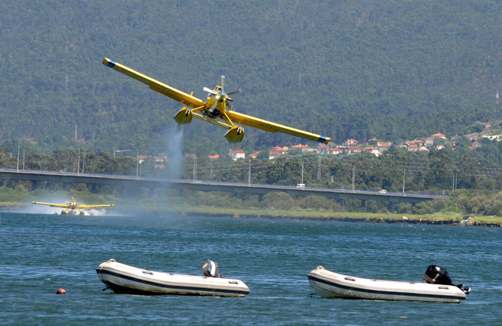 'fireboss' abastecem em viana para combater grande incêndio em ponte de lima 10 'fireboss' abastecem em viana para combater grande incêndio em ponte de lima