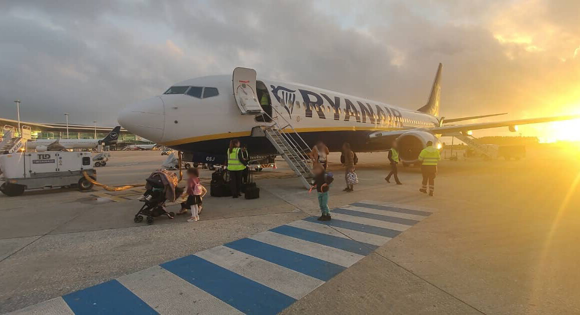 Ryanair denuncia atrasos de 90 minutos nos aeroportos portugueses