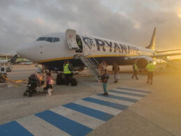 Ryanair denuncia atrasos de 90 minutos nos aeroportos portugueses