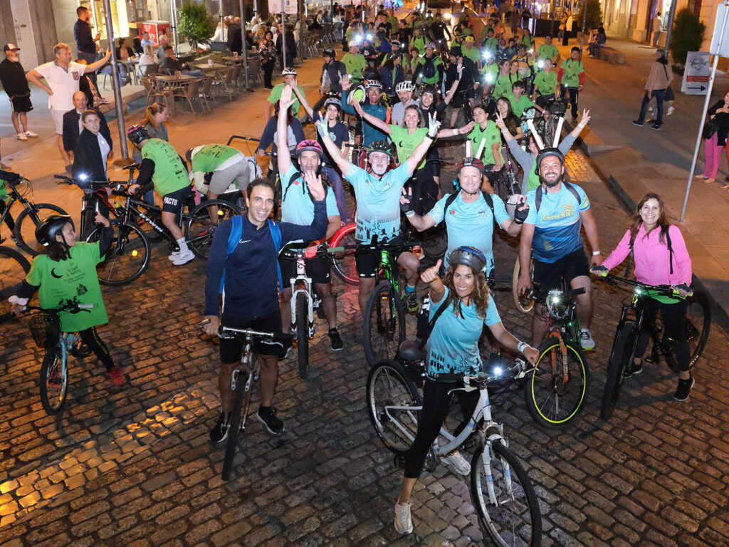 Mais de 500 pedalaram por viana à noite