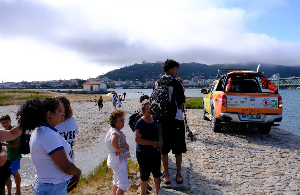 Jovens resgatados com vida após serem arrastados no rio lima em viana 10 Jovens resgatados com vida após serem arrastados no rio lima em viana