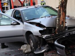 Ferido grave em despiste de carro contra árvore em fafe
