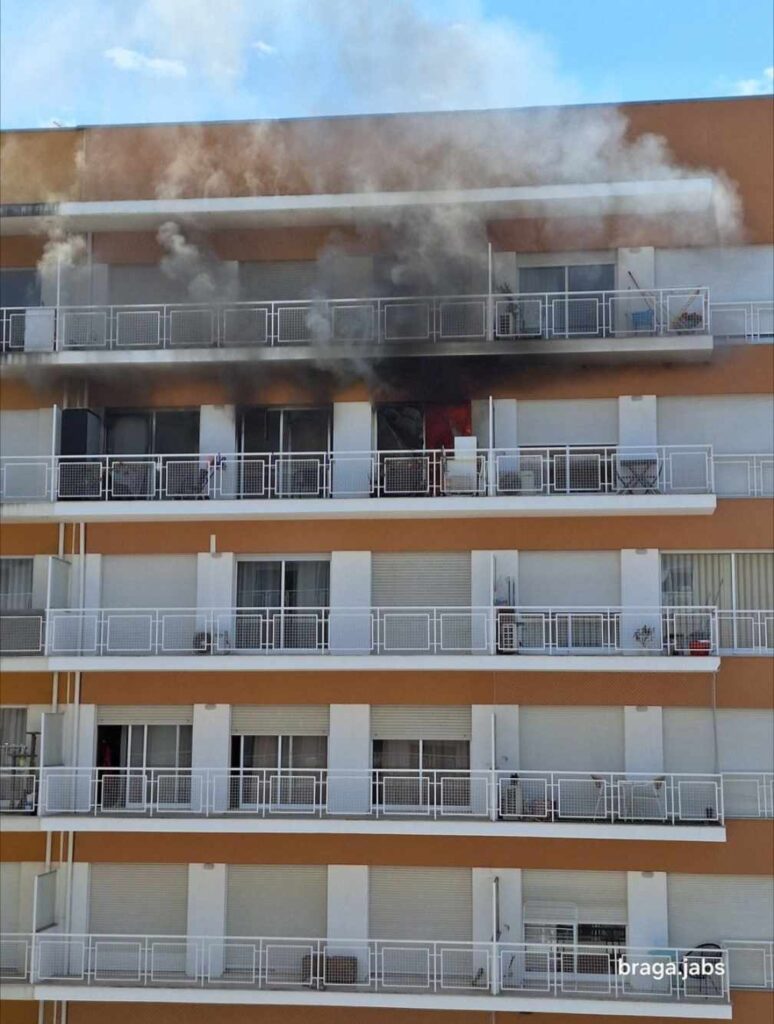 Apartamento na cidade de braga tomado pelas chamas 7 Apartamento na cidade de braga tomado pelas chamas