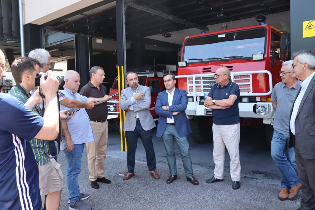 Ren oferece 'pickup ' aos bombeiros de arcos de valdevez