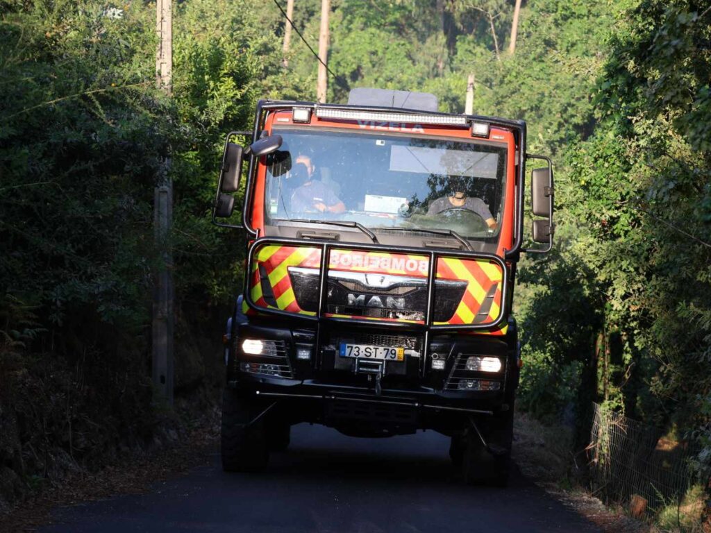 Bombeiro ferido durante incêndio em fafe 7 Bombeiro ferido durante incêndio em fafe