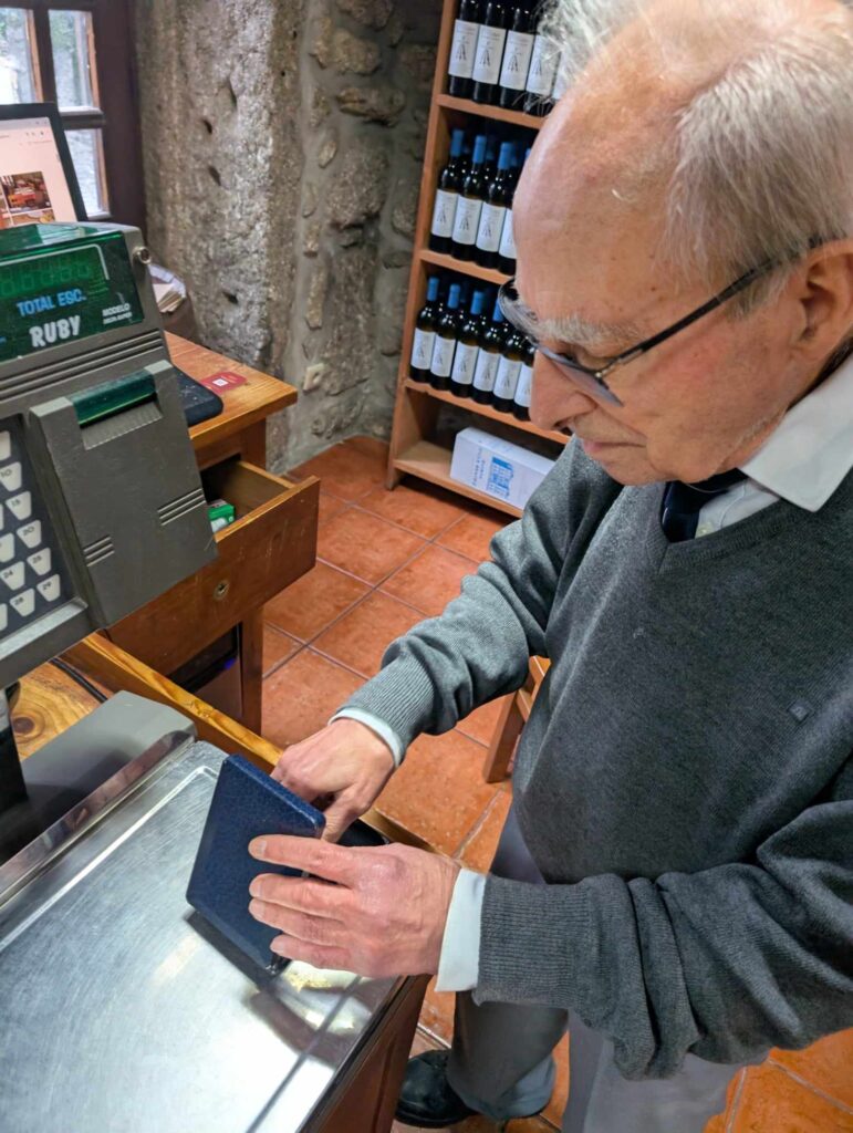 Dono de restaurante na póvoa de lanhoso condecorado pelo presidente da república